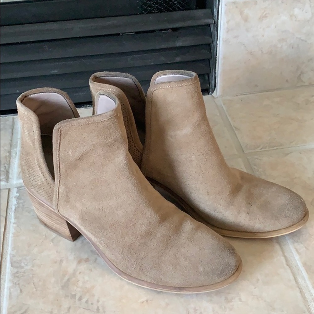 Hinge ankle boots! 👢